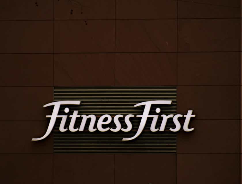 Le logo texte d'une entreprise appelée Fitness First.