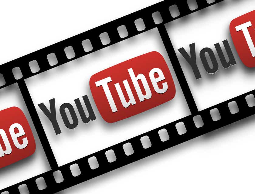 Een filmstrip met het logo van YouTube.