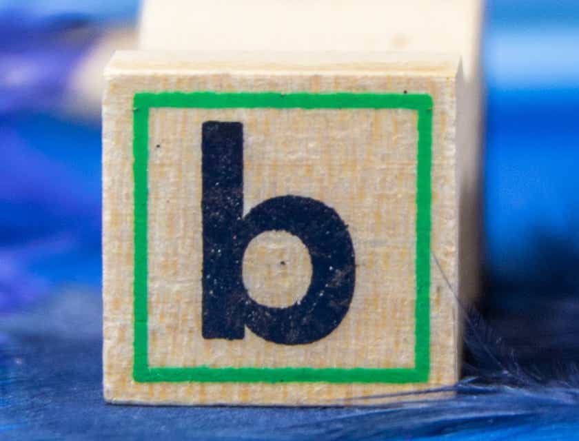 Een letterblok met een 'B' erop.