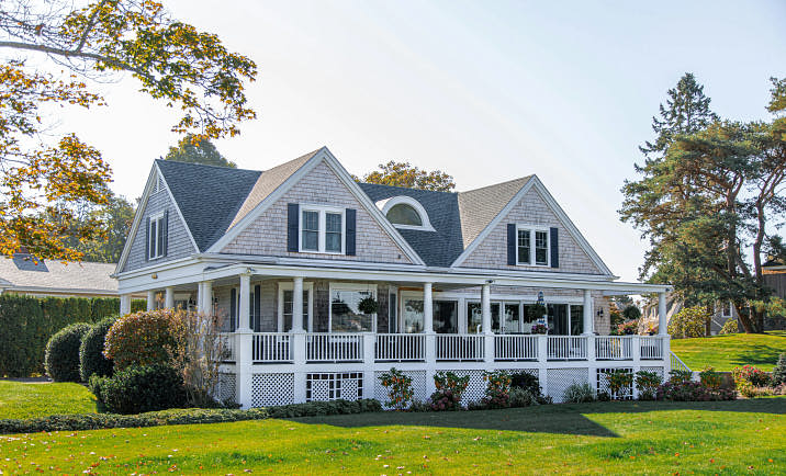 A small bed and breakfast in the countryside.
