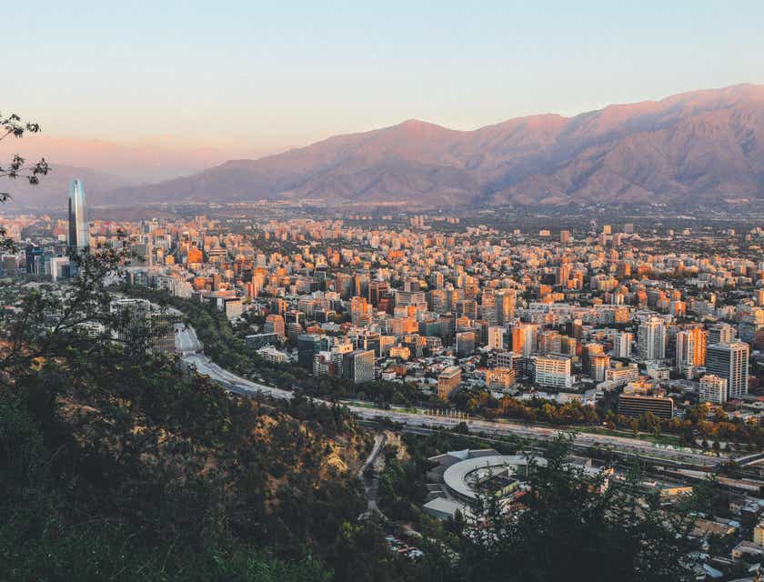 Una vista aérea de la ciudad de Santigo de Chile en una empresa.