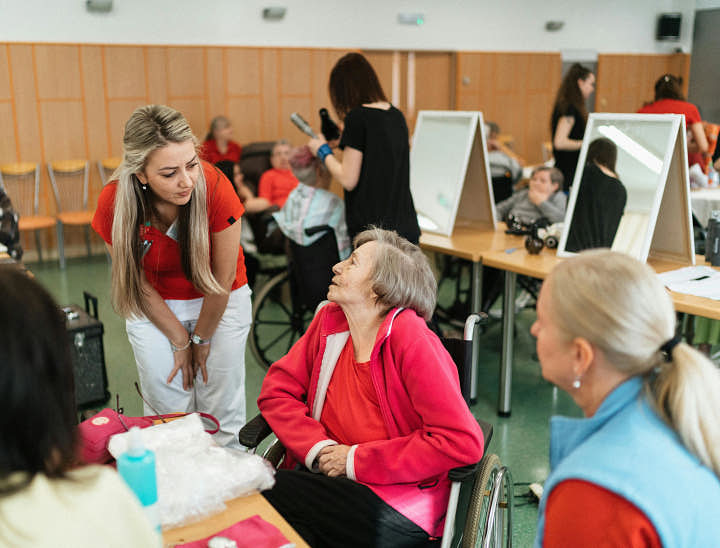 Caregiving Website Examples - 4 Trust-Evoking Sites Reviewed With Care