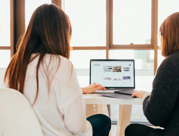 Ecommerce Website Examples - 5 Sales-Boosting Designs Reviewed in Depth