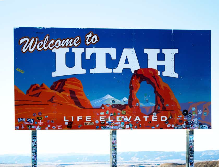 Un anuncio espectacular que dice "Bienvenido a Utah".
