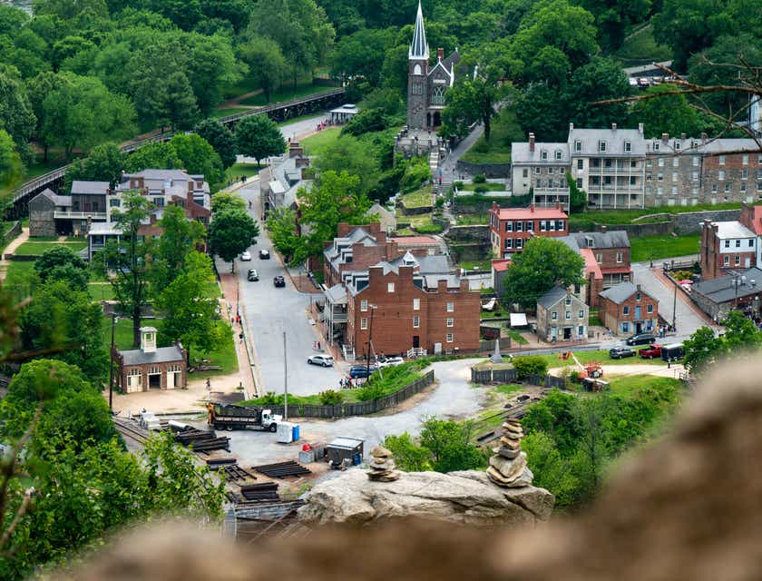 La imagen de una pequeña ciudad en una negocio de Virginia Occidental.