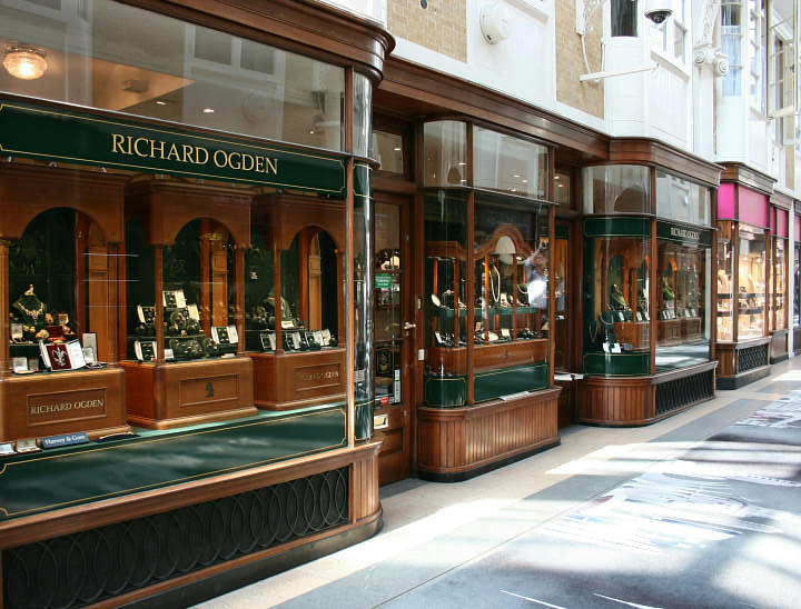 Jewelry Website Examples - 5 Sites Setting Trends in User Engagement