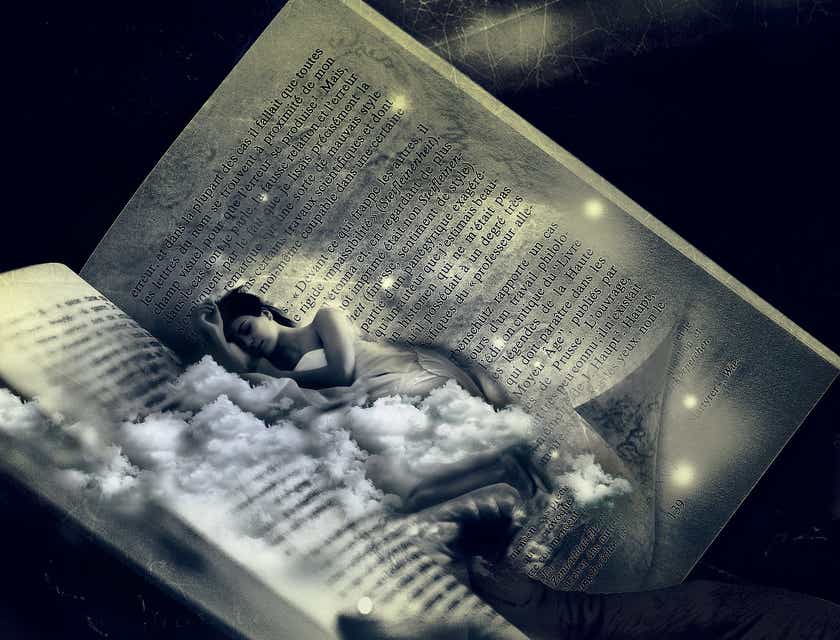 Gambar fantastis seorang wanita yang tidur di halaman terbuka sebuah buku.